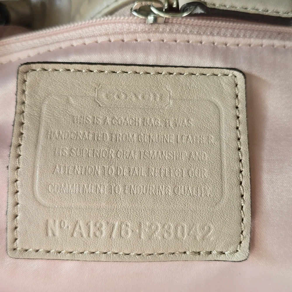 COACH Madison LINDSEY Croc Embossed Large Purse - Picture 14 of 16